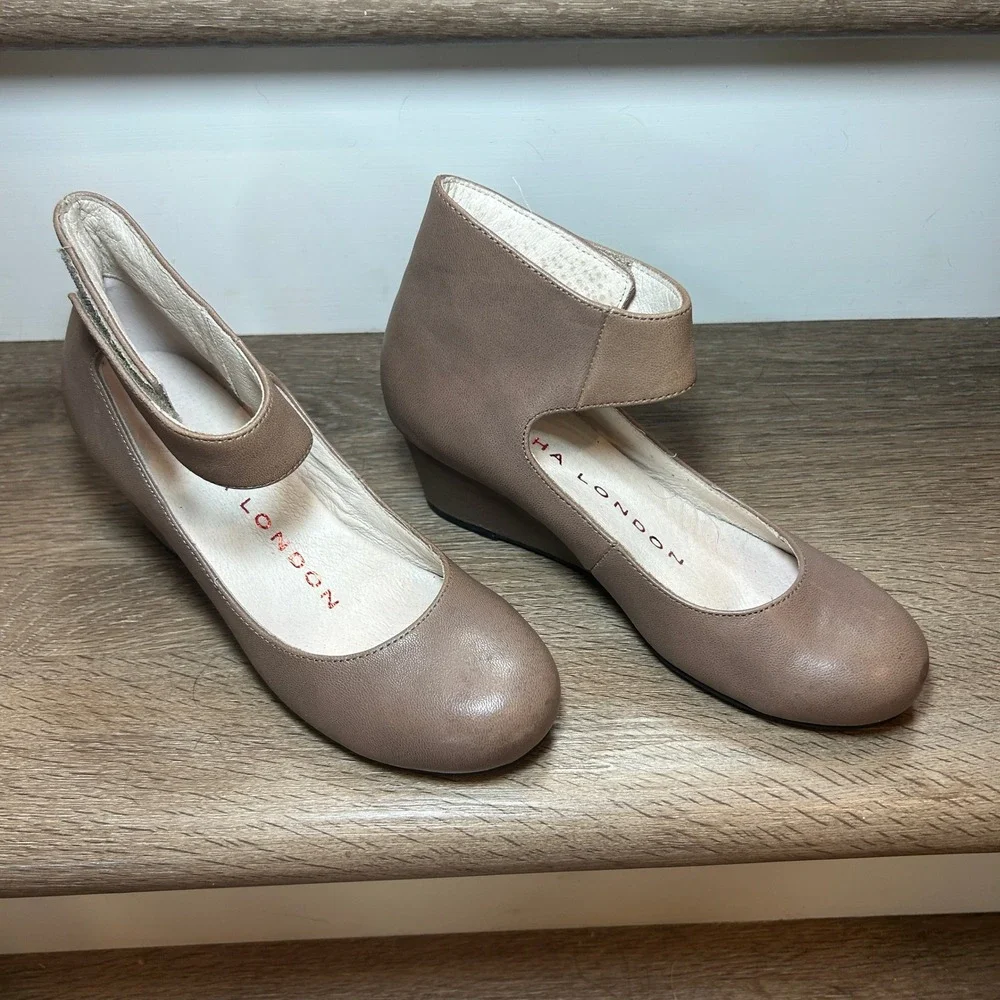 Sacha London Womens Vespa Taupe Tan Ankle Strap Office Leather Wedges Size 5.5